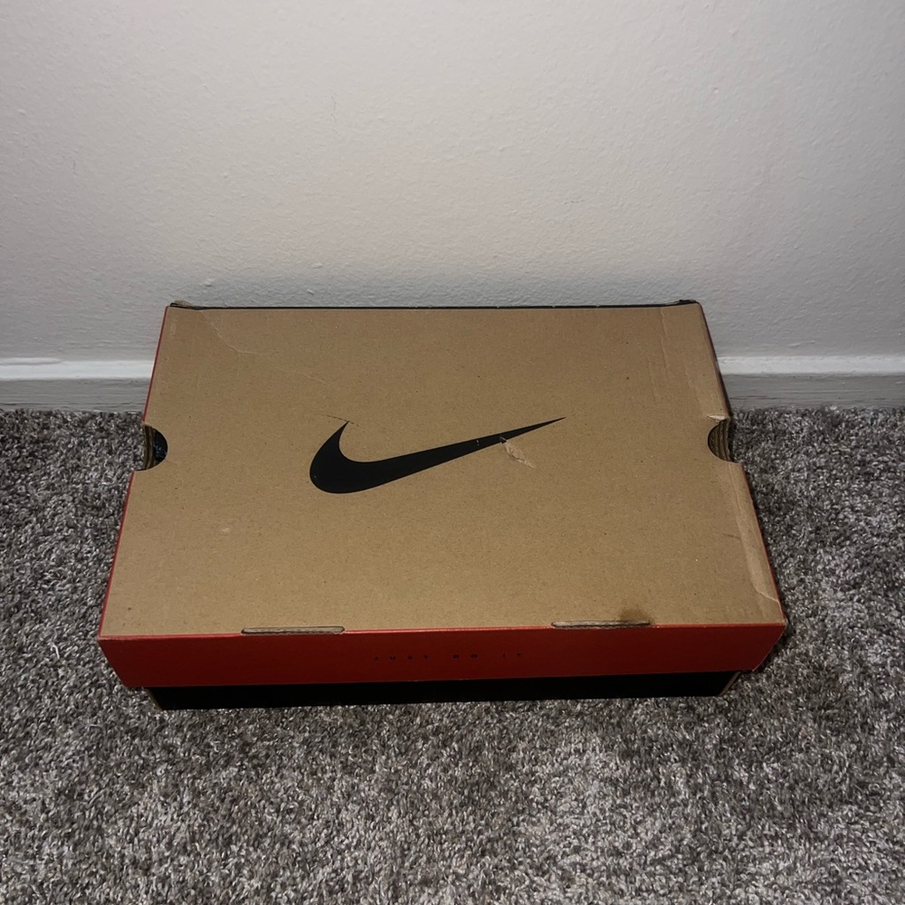 Air Jordan 11 Retro Bred - Picture 9 of 10